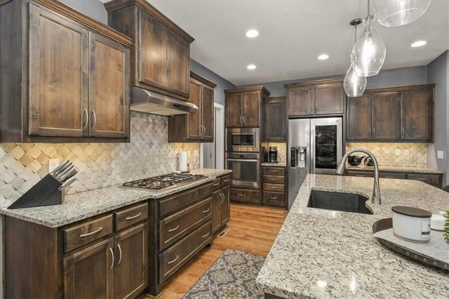 1205 SE Woodbine Drive, Blue Springs, MO 64014