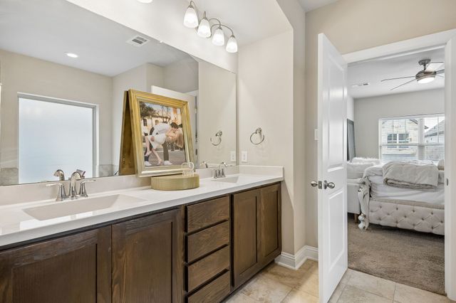 1800 Roundtree Circle W, Fort Worth, TX 76008