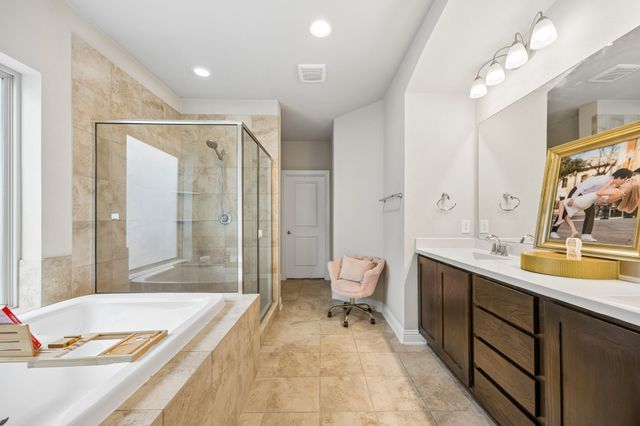 1800 Roundtree Circle W, Fort Worth, TX 76008