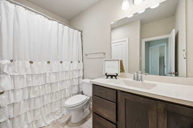 1800 Roundtree Circle W, Fort Worth, TX 76008