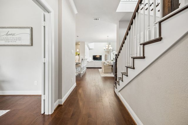 1800 Roundtree Circle W, Fort Worth, TX 76008