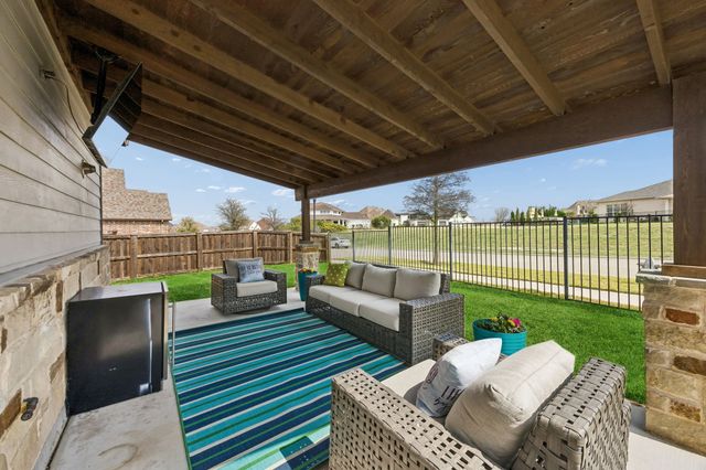 1800 Roundtree Circle W, Fort Worth, TX 76008