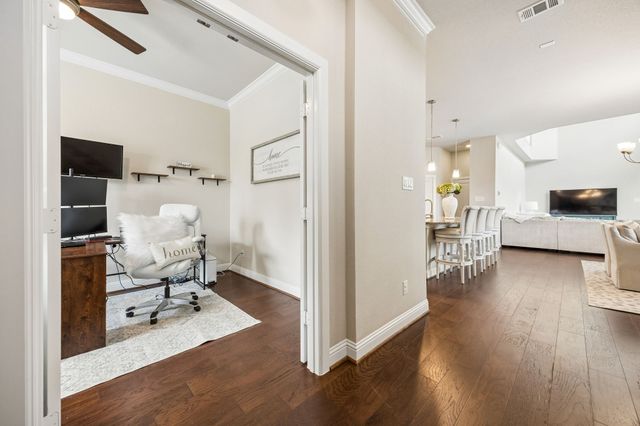 1800 Roundtree Circle W, Fort Worth, TX 76008