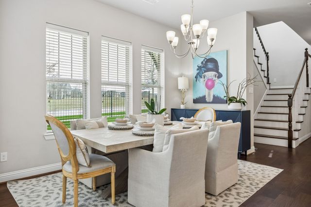 1800 Roundtree Circle W, Fort Worth, TX 76008