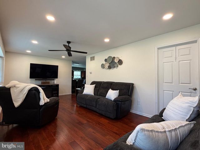 24 CRAIG DR, Woodbury, NJ 08096