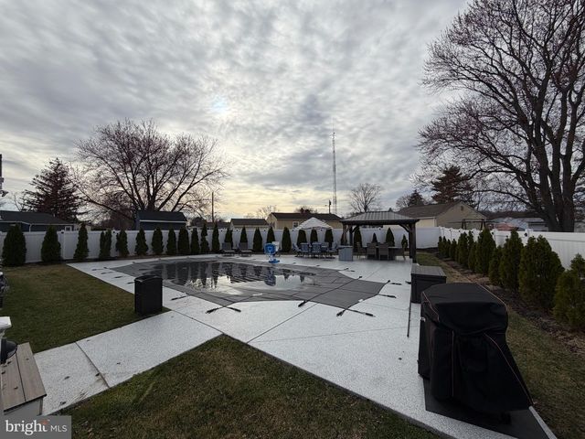 24 CRAIG DR, Woodbury, NJ 08096