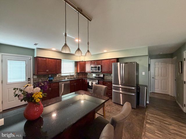 24 CRAIG DR, Woodbury, NJ 08096