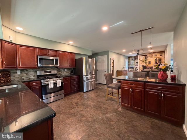 24 CRAIG DR, Woodbury, NJ 08096