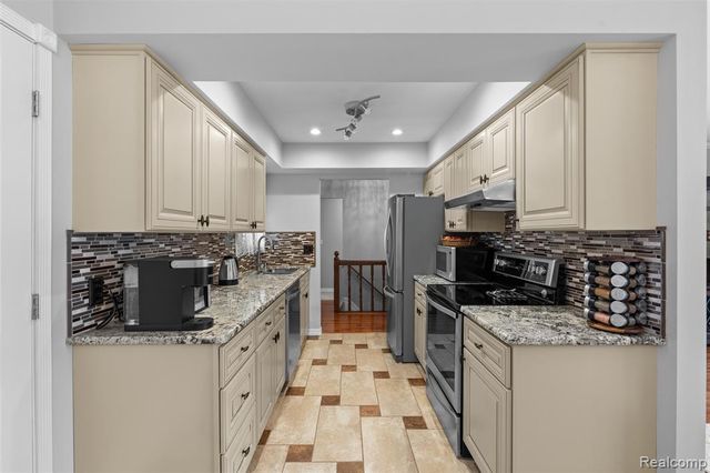 29588 Sycamore Drive, Warren, MI 48092