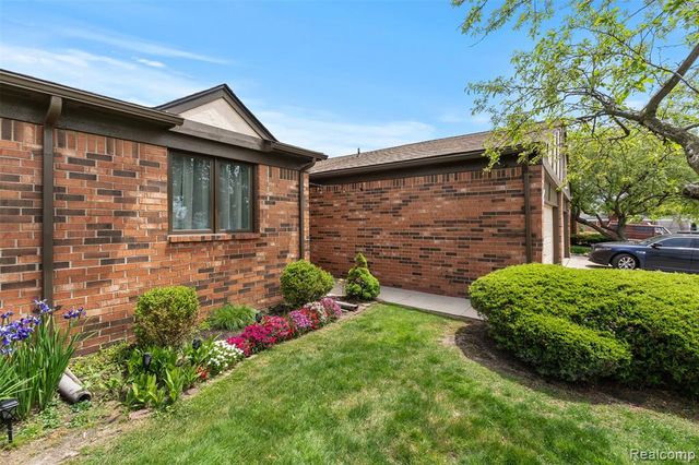 29588 Sycamore Drive, Warren, MI 48092