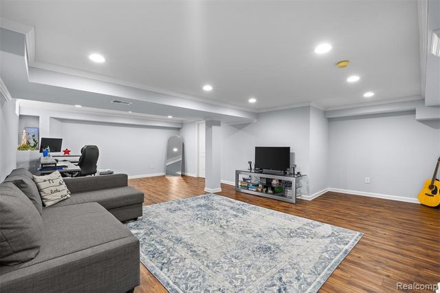 29588 Sycamore Drive, Warren, MI 48092