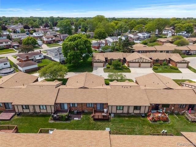 29588 Sycamore Drive, Warren, MI 48092