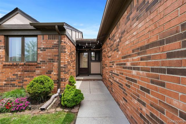 29588 Sycamore Drive, Warren, MI 48092