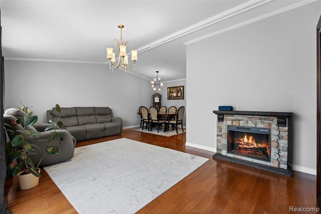 29588 Sycamore Drive, Warren, MI 48092