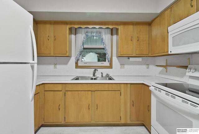 2213 Greensboro Avenue, Bellevue, NE 68005
