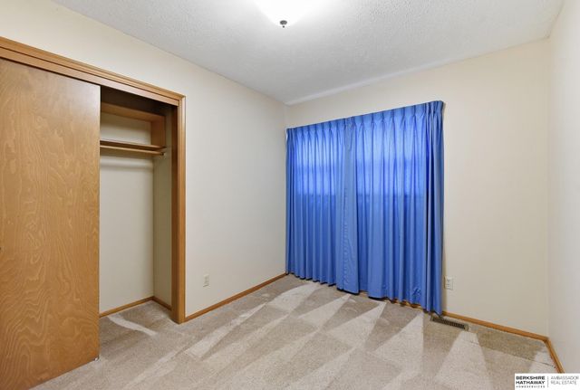 2213 Greensboro Avenue, Bellevue, NE 68005