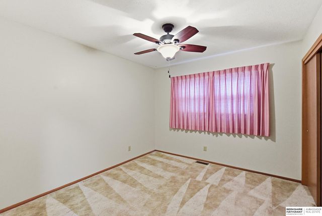 2213 Greensboro Avenue, Bellevue, NE 68005