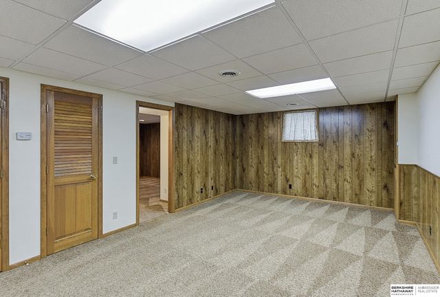 2213 Greensboro Avenue, Bellevue, NE 68005