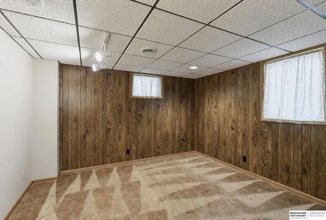 2213 Greensboro Avenue, Bellevue, NE 68005