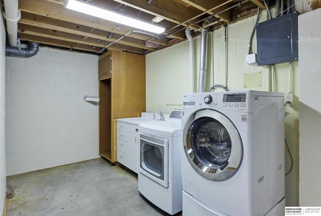2213 Greensboro Avenue, Bellevue, NE 68005