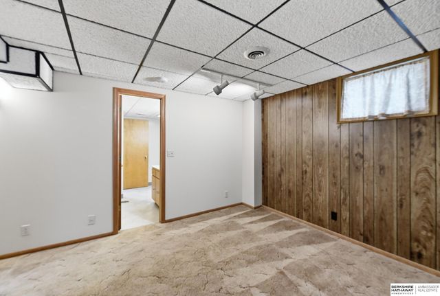 2213 Greensboro Avenue, Bellevue, NE 68005