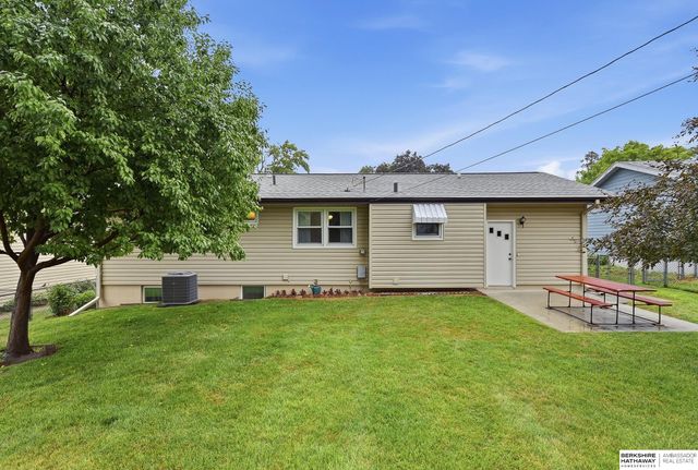 2213 Greensboro Avenue, Bellevue, NE 68005