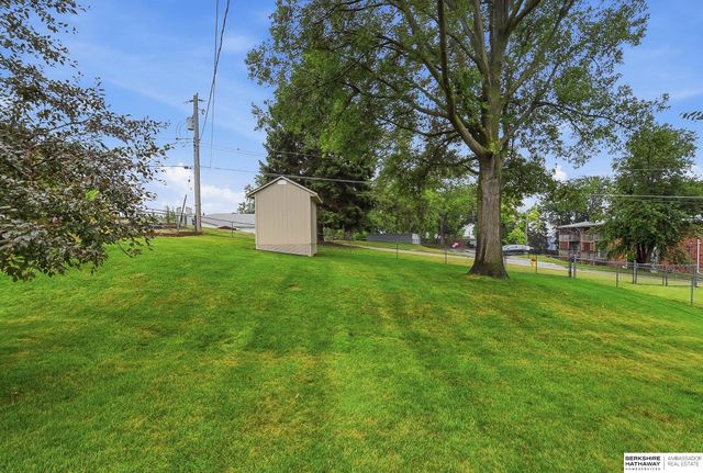 2213 Greensboro Avenue, Bellevue, NE 68005