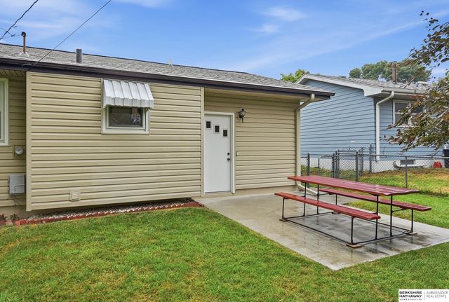 2213 Greensboro Avenue, Bellevue, NE 68005