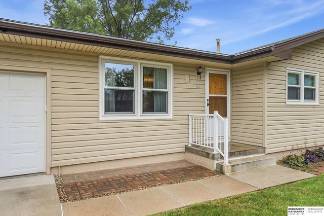 2213 Greensboro Avenue, Bellevue, NE 68005