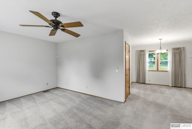 2213 Greensboro Avenue, Bellevue, NE 68005