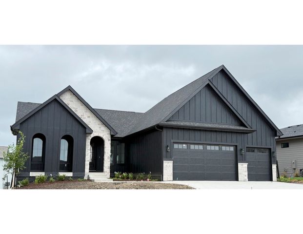 18109 Tanglewood Drive, Clive, IA 50325