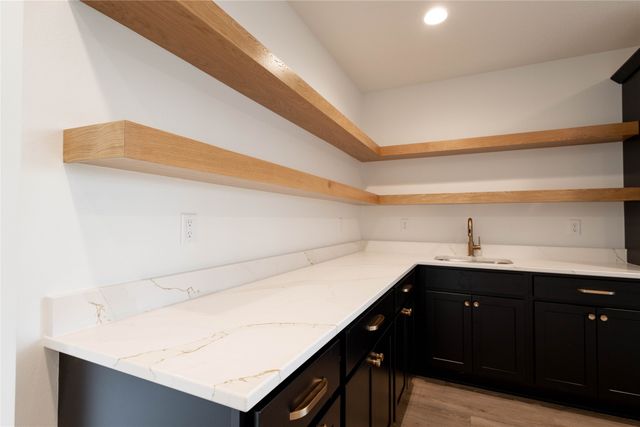 18109 Tanglewood Drive, Clive, IA 50325