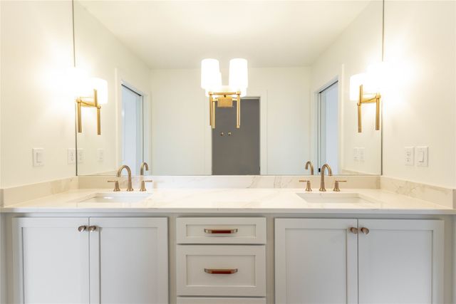 18109 Tanglewood Drive, Clive, IA 50325