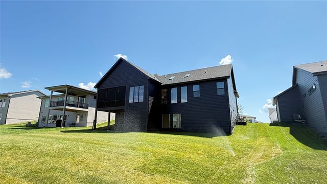 18109 Tanglewood Drive, Clive, IA 50325