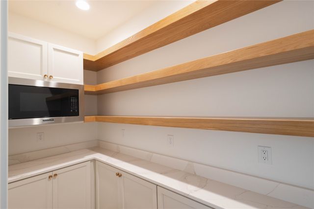 18109 Tanglewood Drive, Clive, IA 50325