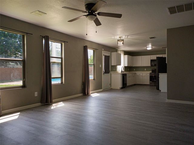 920 Kendall Drive, Arlington, TX 76001