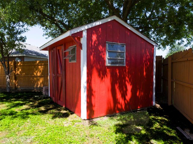 920 Kendall Drive, Arlington, TX 76001