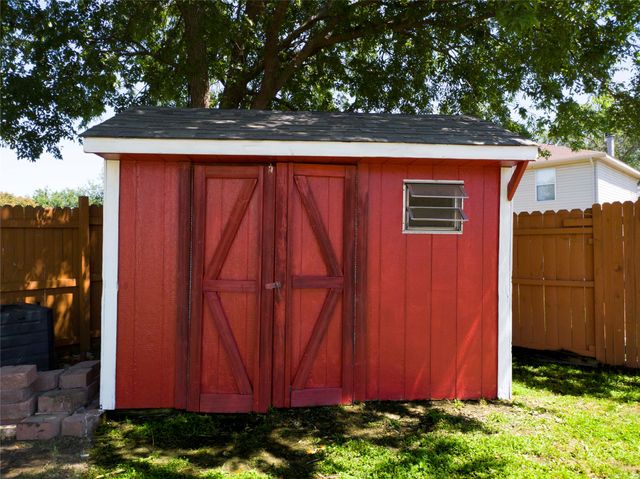 920 Kendall Drive, Arlington, TX 76001