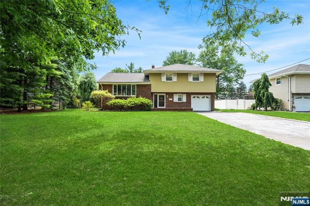13 Lake Drive, Westwood, NJ 07675
