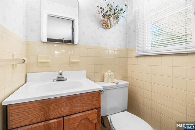 13 Lake Drive, Westwood, NJ 07675