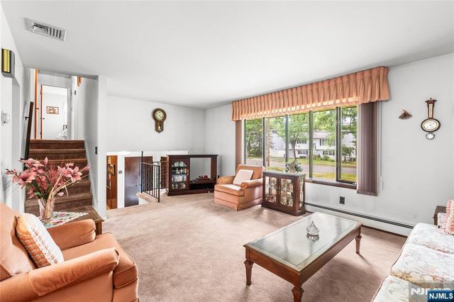 13 Lake Drive, Westwood, NJ 07675