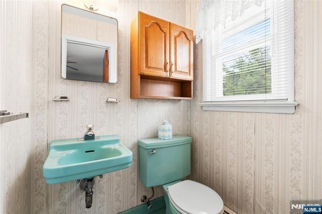 13 Lake Drive, Westwood, NJ 07675