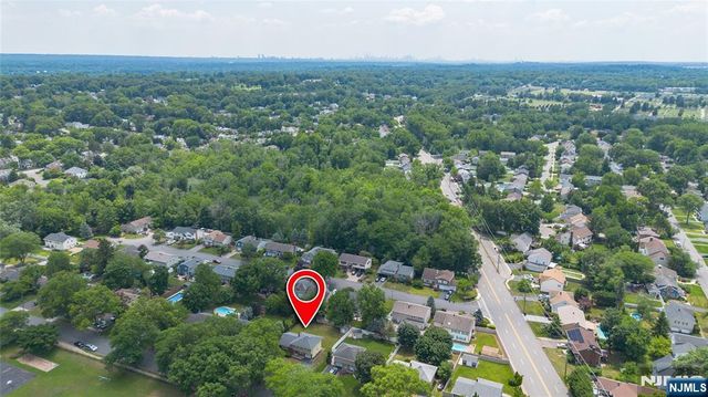 13 Lake Drive, Westwood, NJ 07675