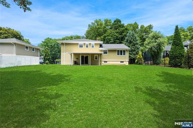 13 Lake Drive, Westwood, NJ 07675