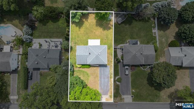 13 Lake Drive, Westwood, NJ 07675