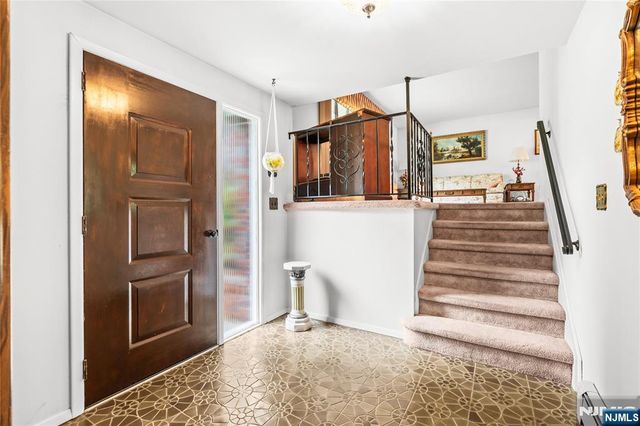 13 Lake Drive, Westwood, NJ 07675