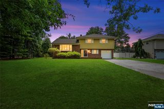 13 Lake Drive, Westwood, NJ 07675