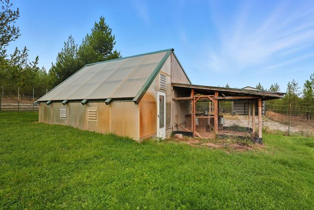 361 Victoria Ln, Newport, WA 99156