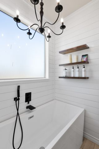 542 Whispering Oaks, Sunset, TX 76270