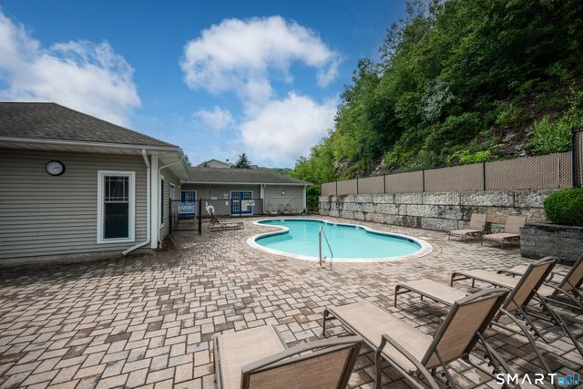 2 Stetson Place 2, Danbury, CT 06811